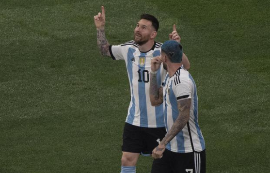 友谊赛-阿根廷工体热身2-0击败澳大利亚 梅西80秒破门+踢满全场!