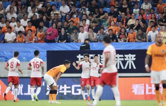 中超-武磊独造四球 海港5-0完胜海牛继续领跑