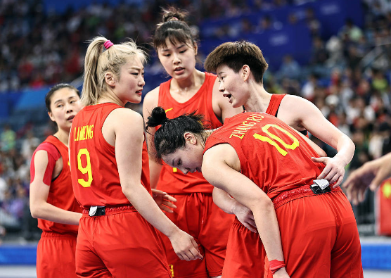 亚运女篮-李月汝25+15 中国女篮100-44击败朝鲜晋级决赛