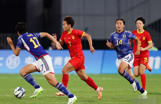 女足半决赛：中国女足3-4负日本无缘决赛 张琳艳、汪琳琳破门